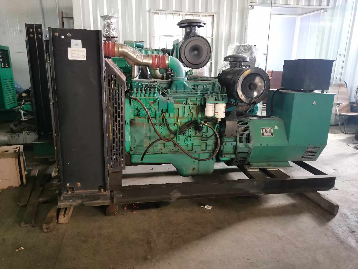 阳春发电机租赁如何确定电缆的承载电流是否在安全范围内？