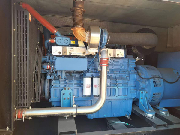 阳春燃油消耗率与进气温度的具体关系是什么？