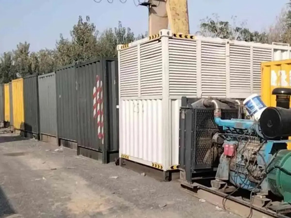 阳春200KW柴油发电机机组每小时油耗是多少？